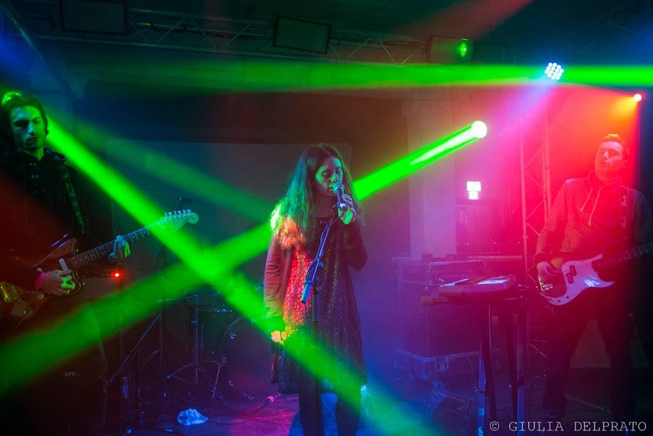 Rev Rev Rev dal vivo